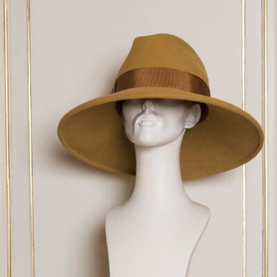 Fedora Hat in gold velours felt